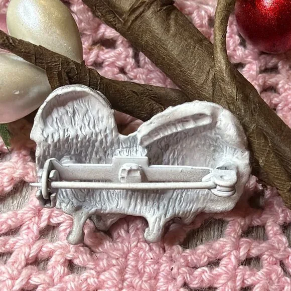 Vintage Gerry’S Painted Metal Brooch Pekingese Dog Pin Green Rhinestones - Picture 4 of 6